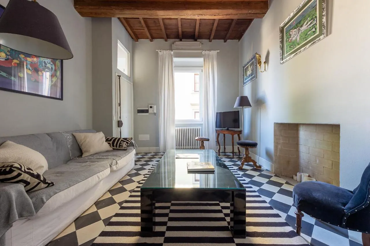 Modern Magnoli View In Ponte Vecchio Apartment Florence