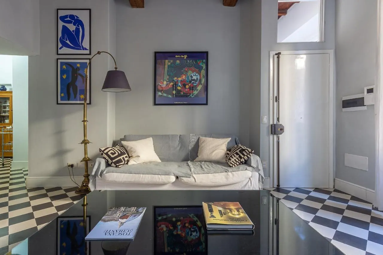Modern Magnoli View In Ponte Vecchio Apartment Florence 0*,