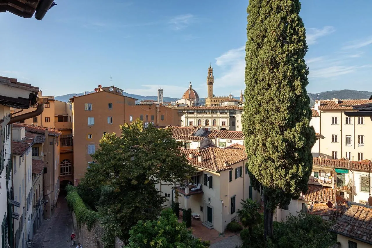 Modern Magnoli View In Ponte Vecchio Apartment Florence