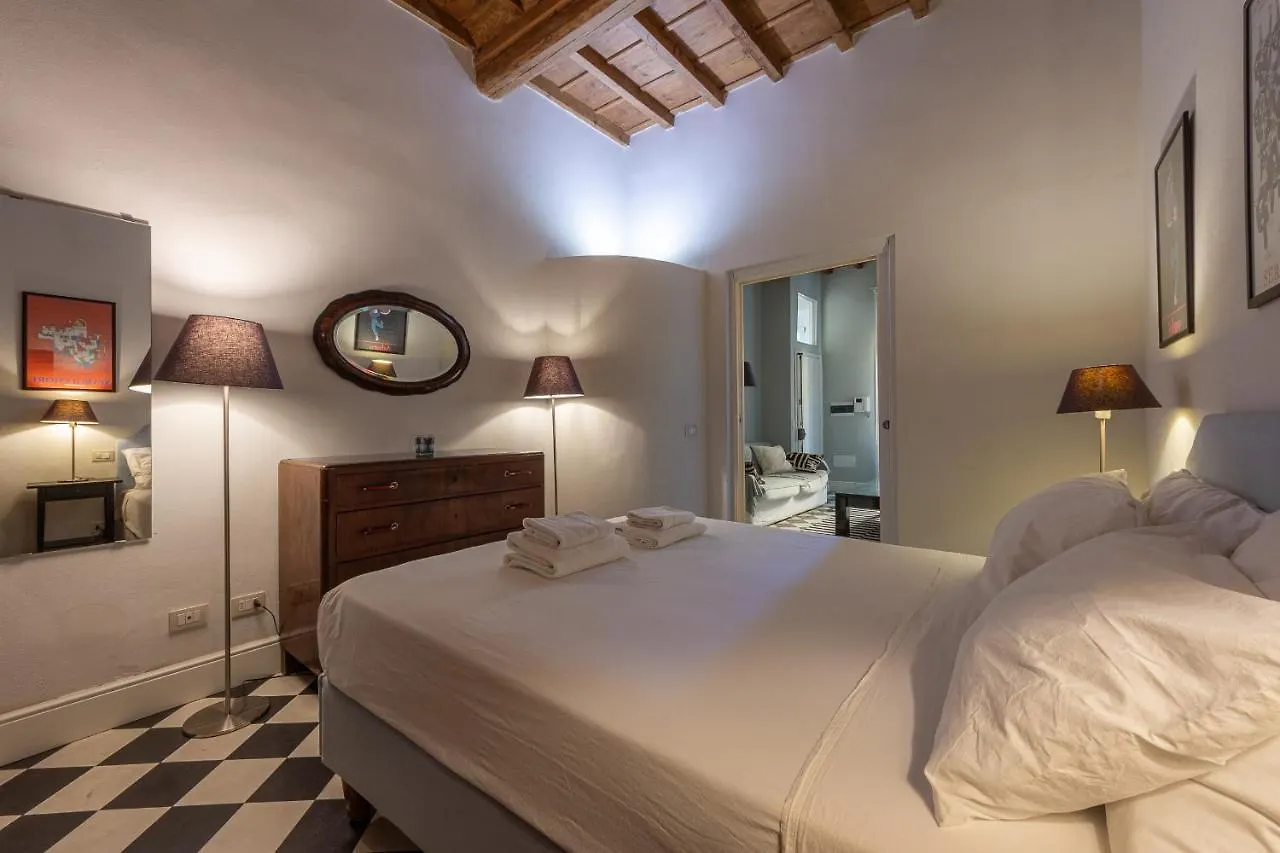 Modern Magnoli View In Ponte Vecchio Apartment Florence Italy